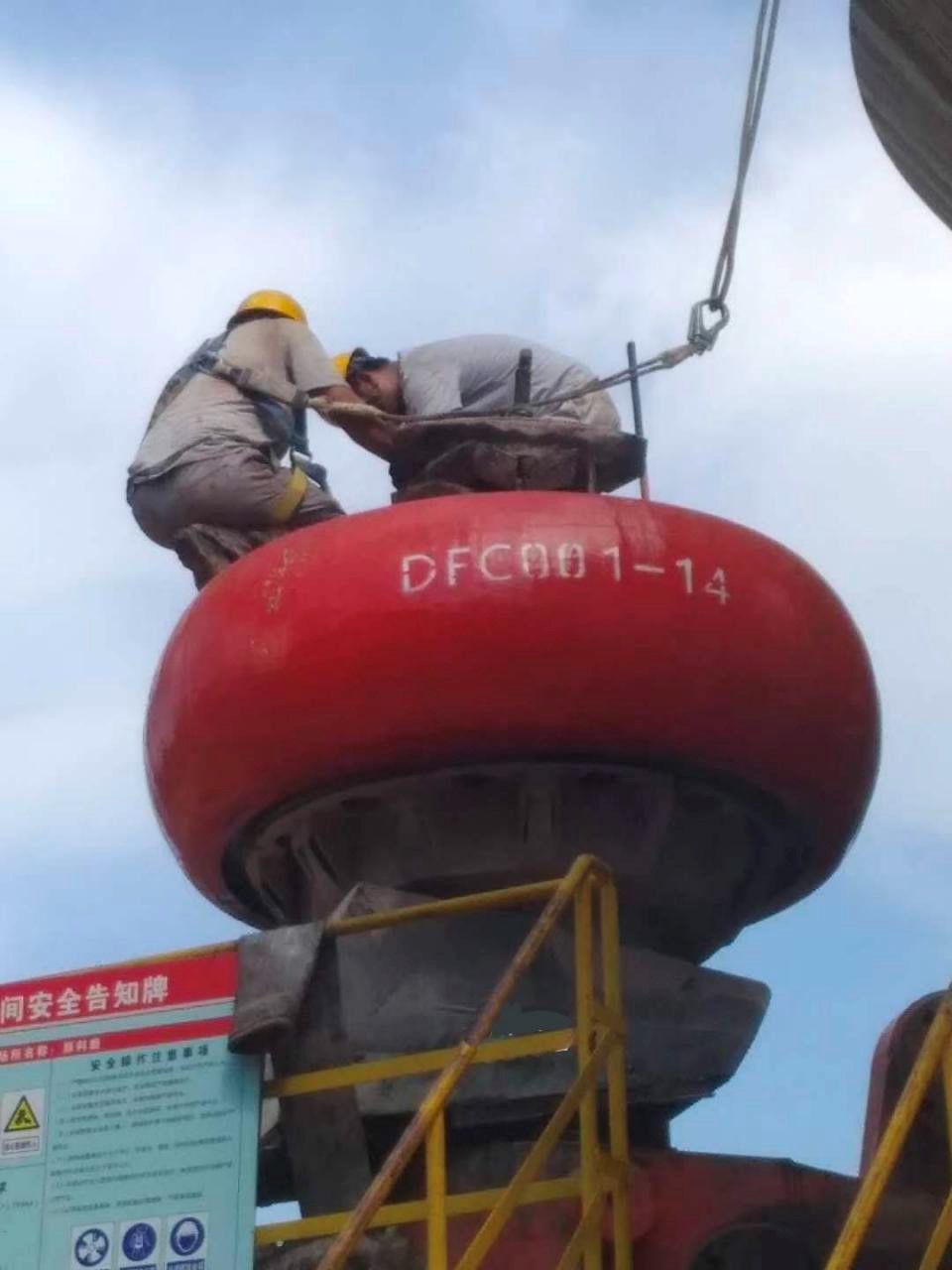 Installing TSR metal-ceramic roller sleeves.